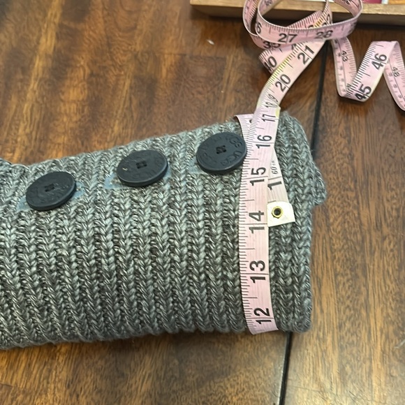 Ugg women’s classic cardy boots.. - Picture 11 of 12